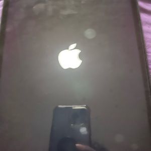 Pristine iPad  600-  no scratches no dents
